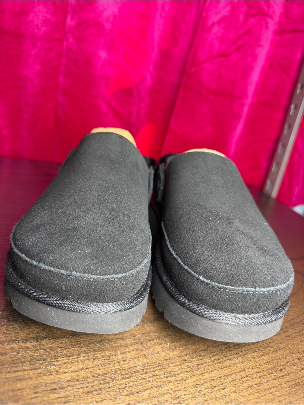 UGG W Goldenstar Clog Black NWT women’s size 7 comfy warm winter - Picture 6 of 7